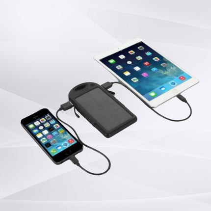 Solcelle powerbank med LED-lygte - Lader op i solen